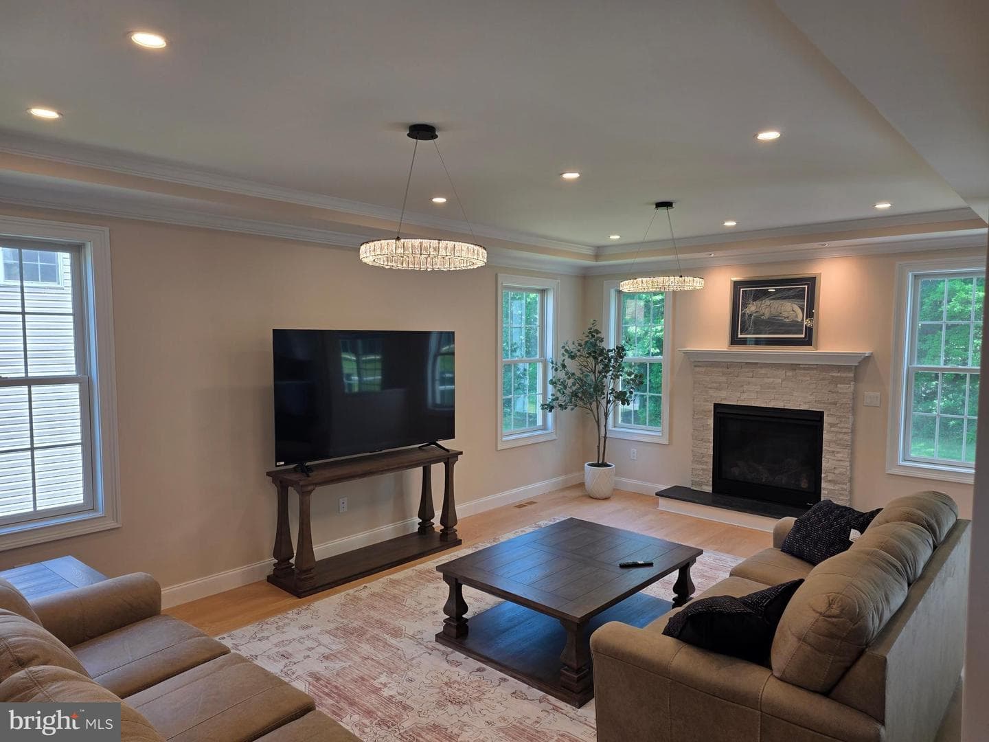 240 Banyan Drive photo 9