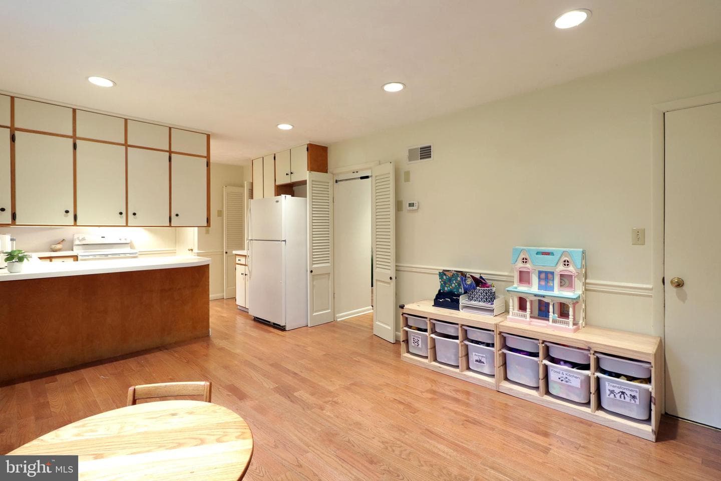 131 W Marylyn Avenue photo 19