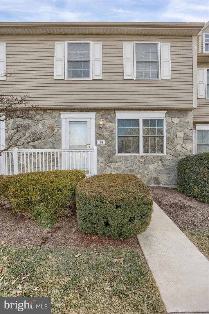 138 Birchtree Court photo 2