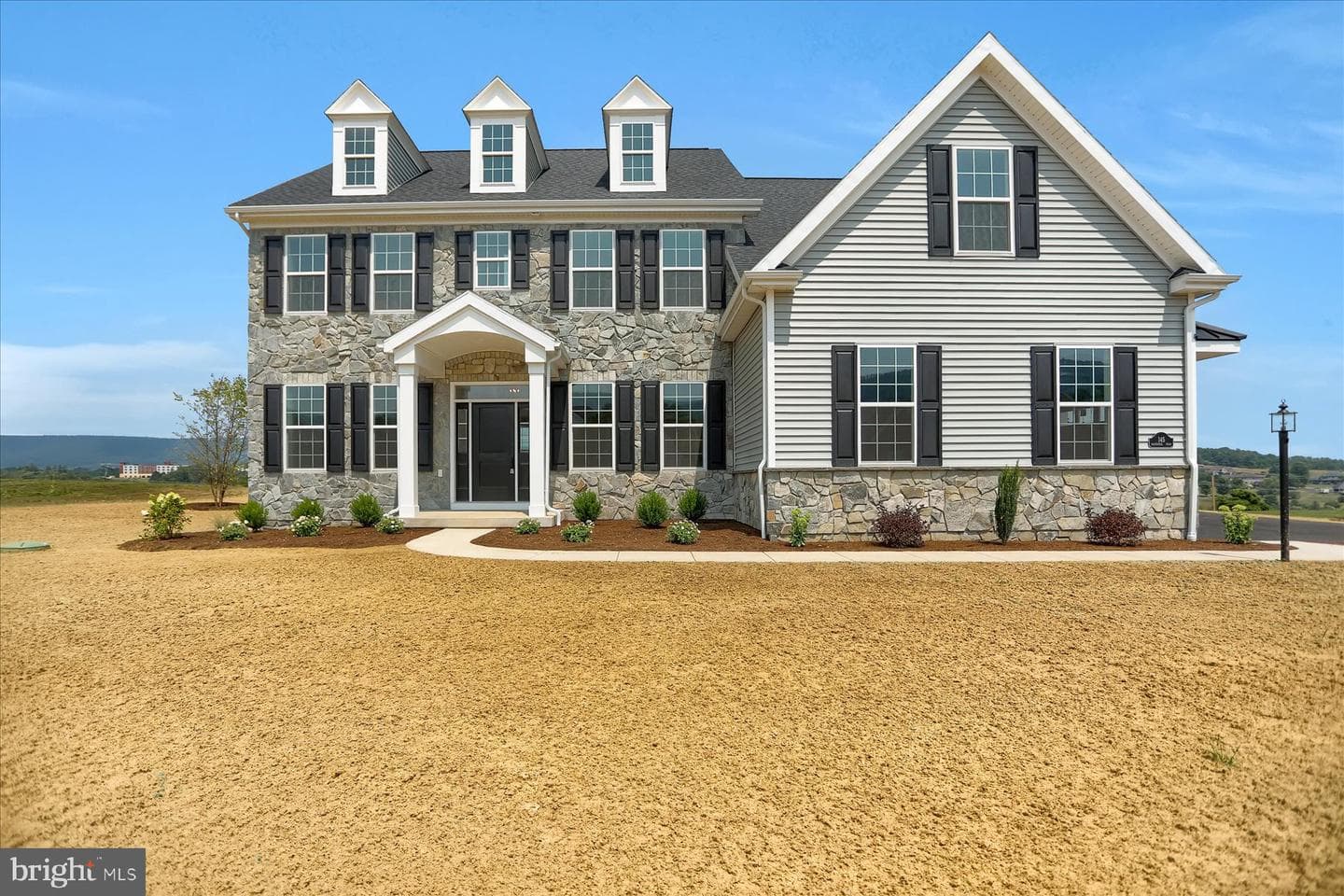 145 Roundhill Road photo 1