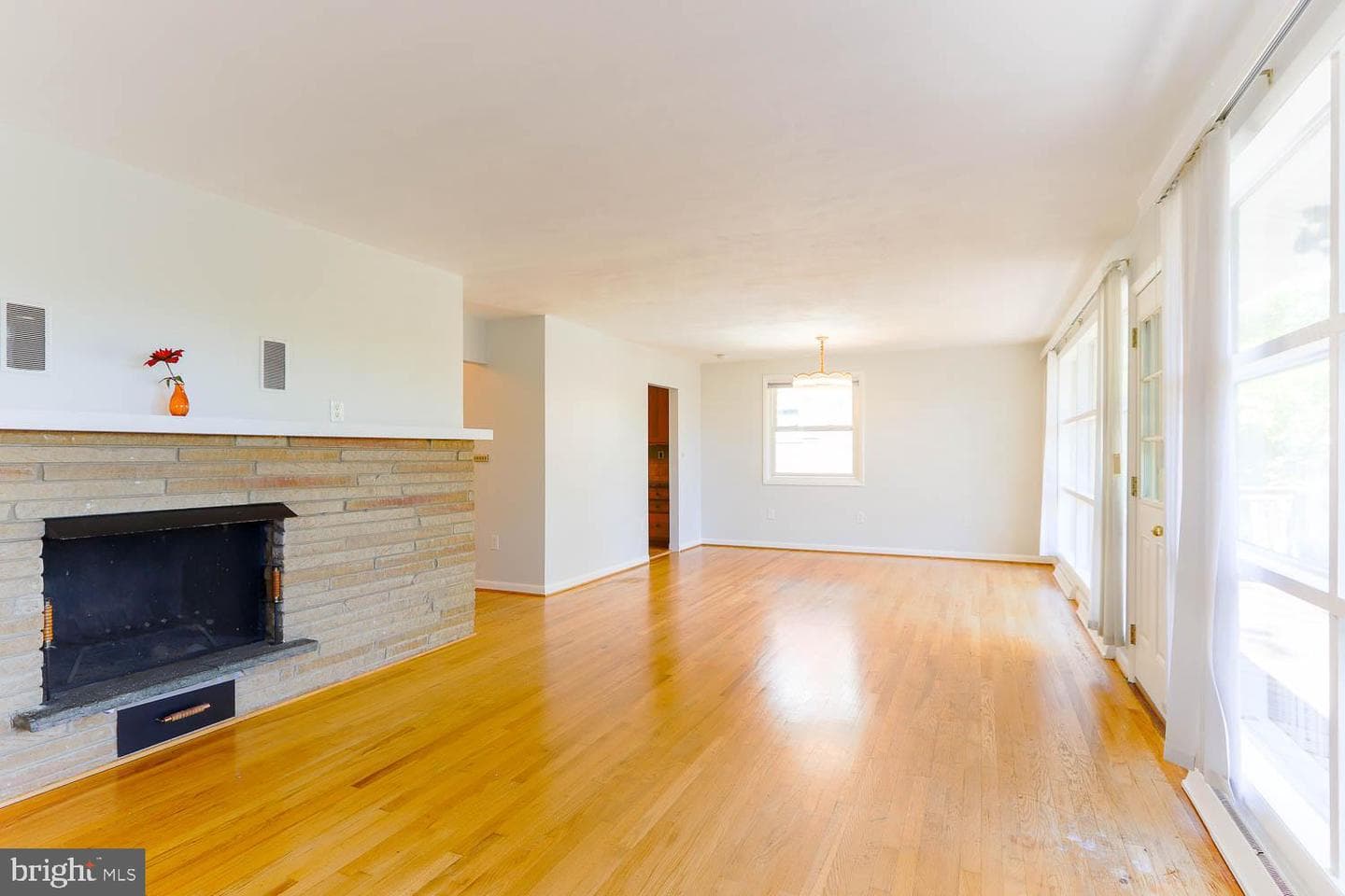 416 E Irvin Avenue photo 4