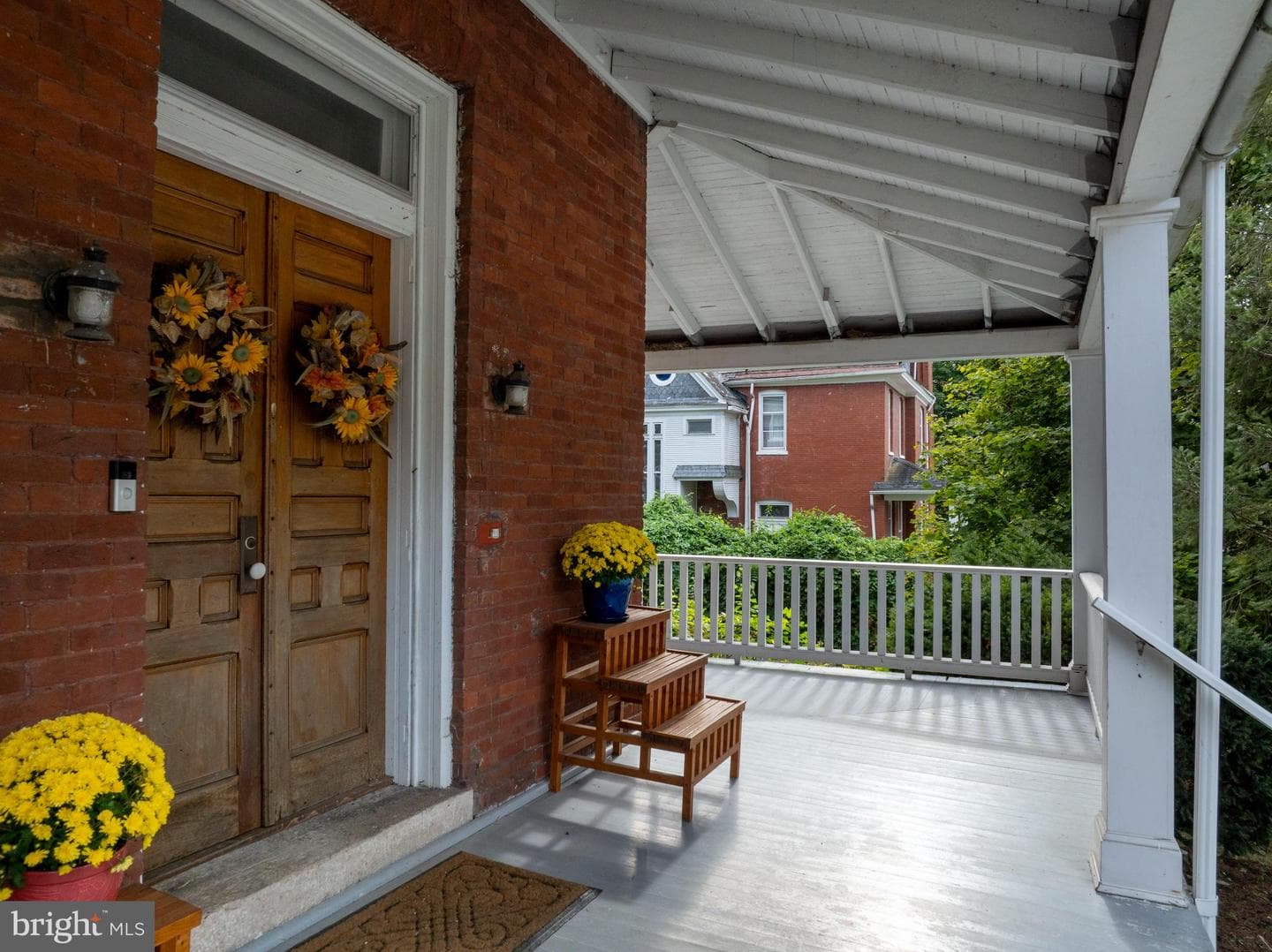140 E Linn Street photo 6