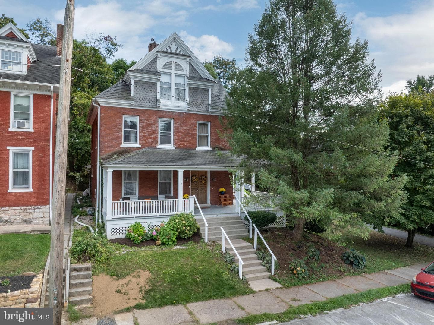 140 E Linn Street photo 65