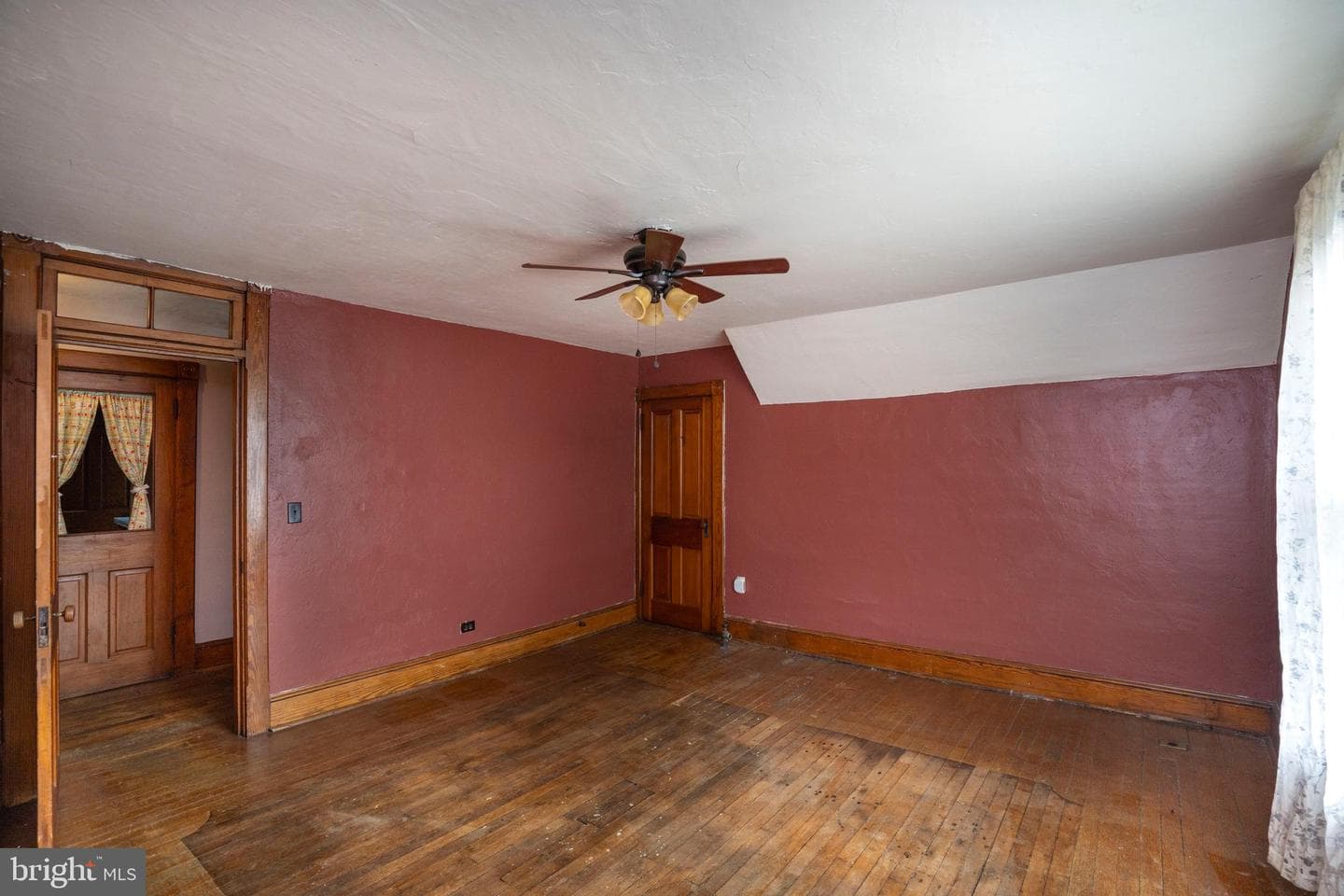 140 E Linn Street photo 75
