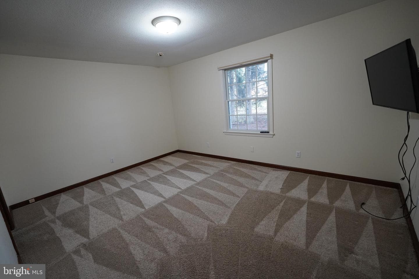 212 Seneca Circle photo 12