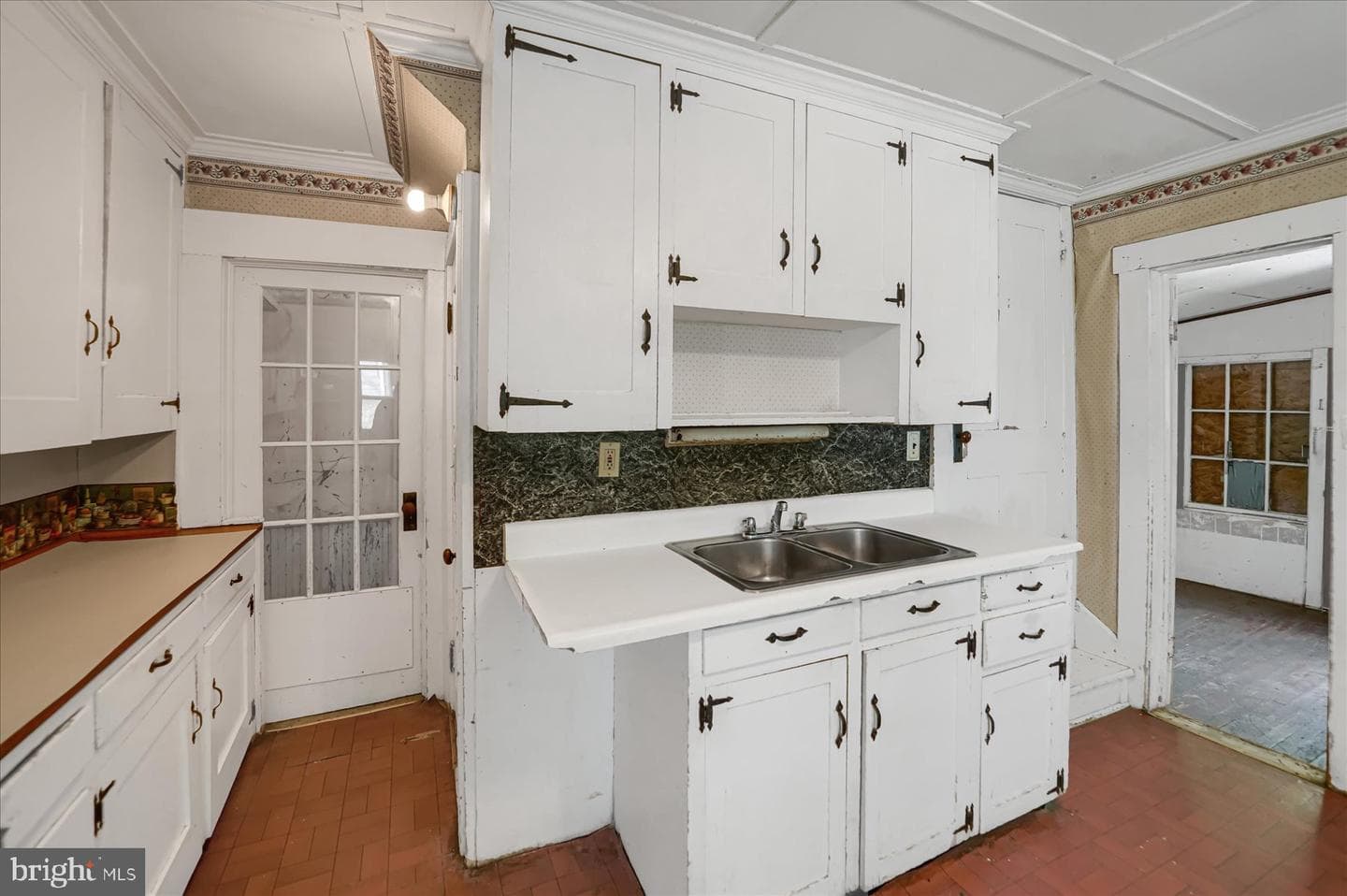 237 E Bishop Street photo 31