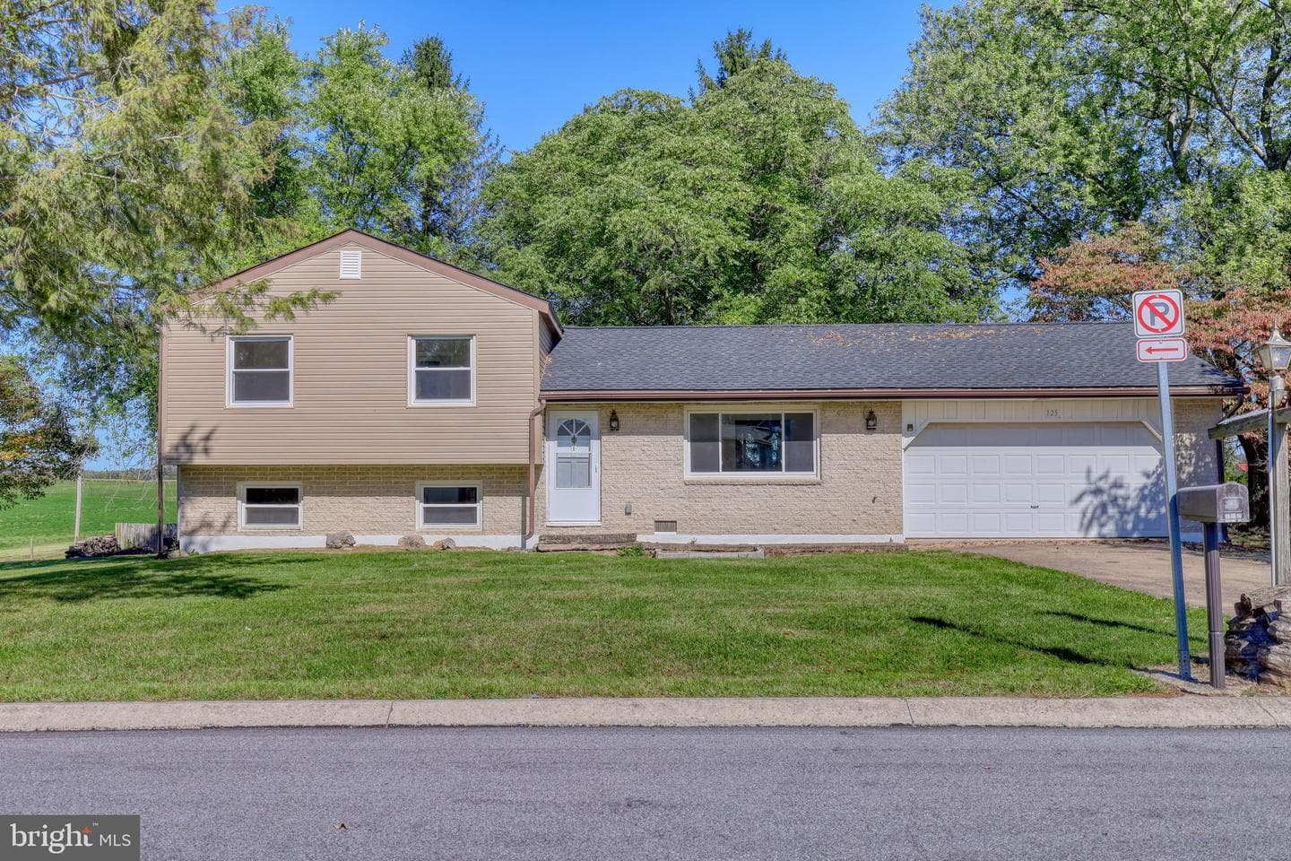 125 Ramblewood Road photo 1