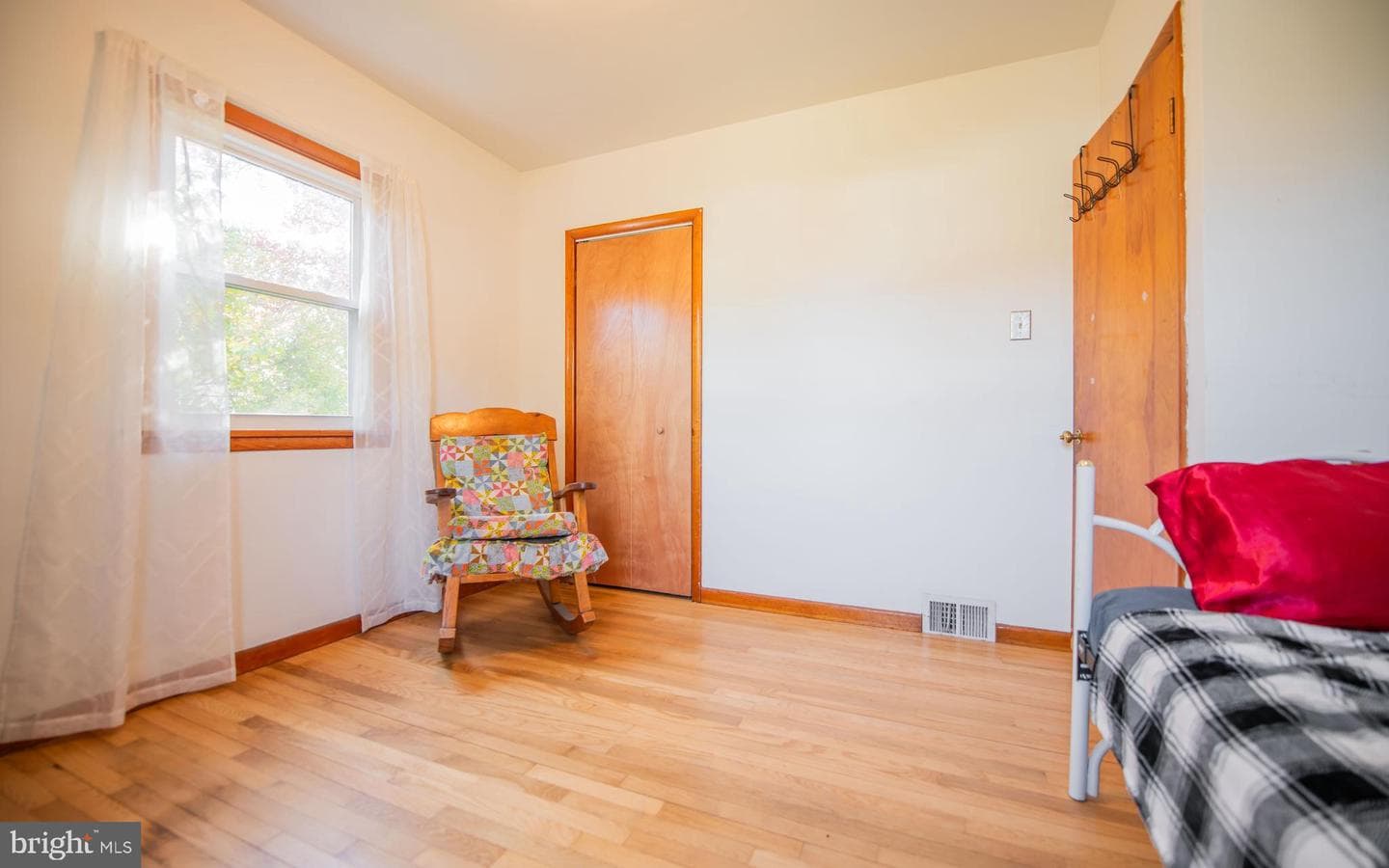 200 Serge Street photo 13