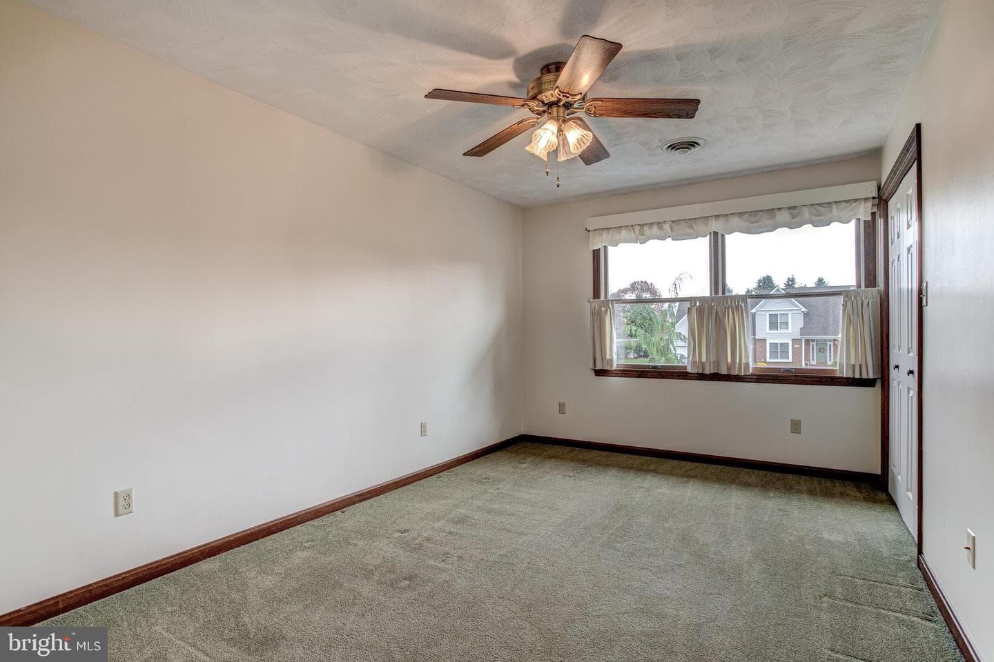 1765 Cambridge Drive photo 24