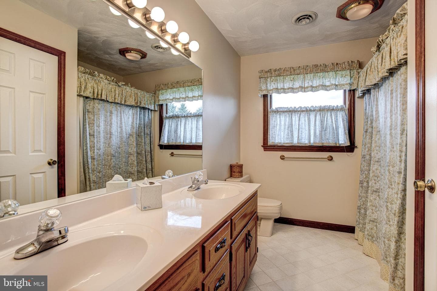 1765 Cambridge Drive photo 26