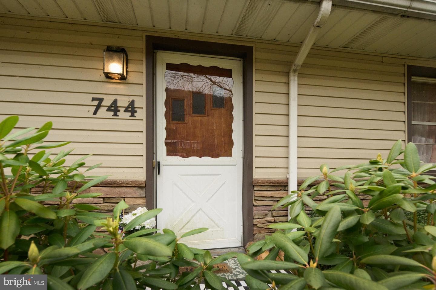 744 Runville Road photo 2