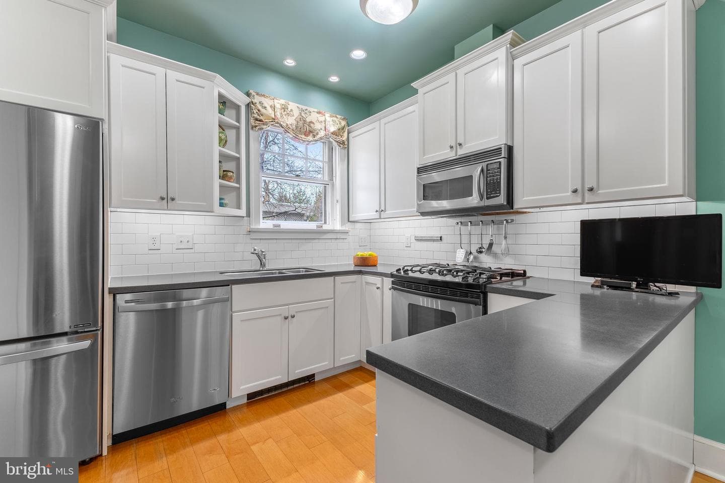 305 E Hamilton Avenue photo 26