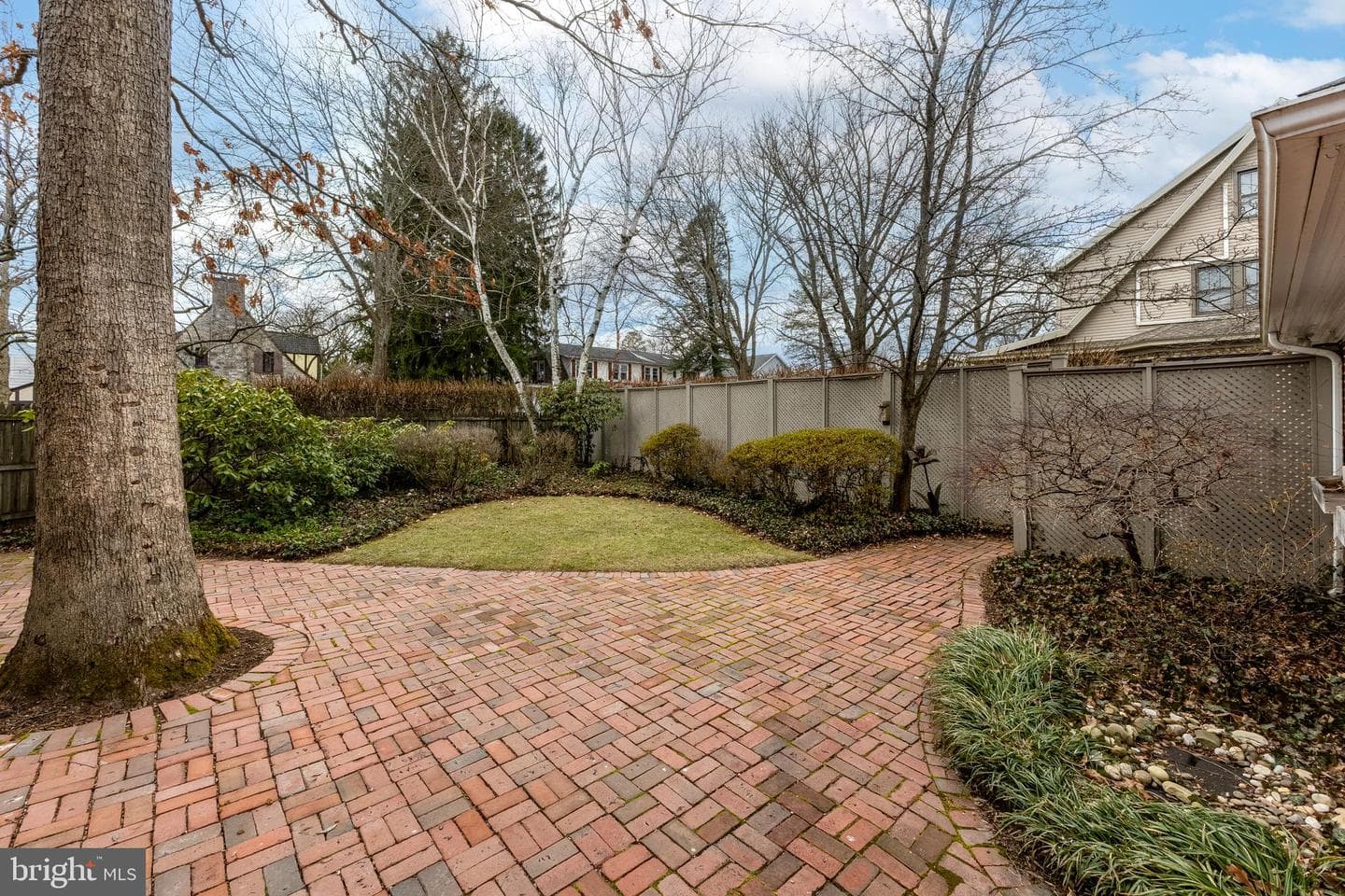 305 E Hamilton Avenue photo 57