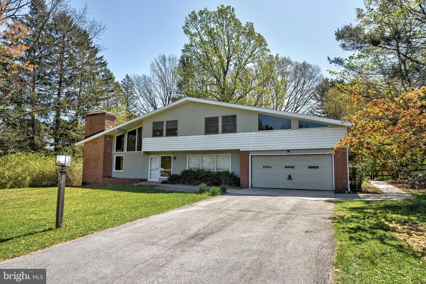 840 Outer Drive photo 2