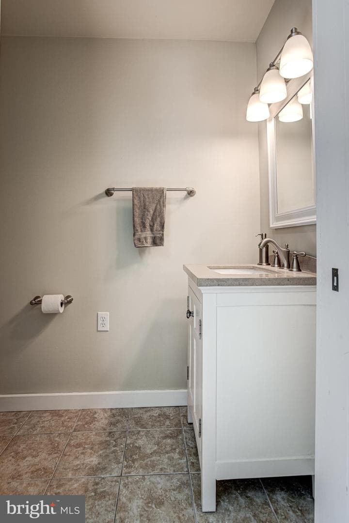840 Outer Drive photo 20