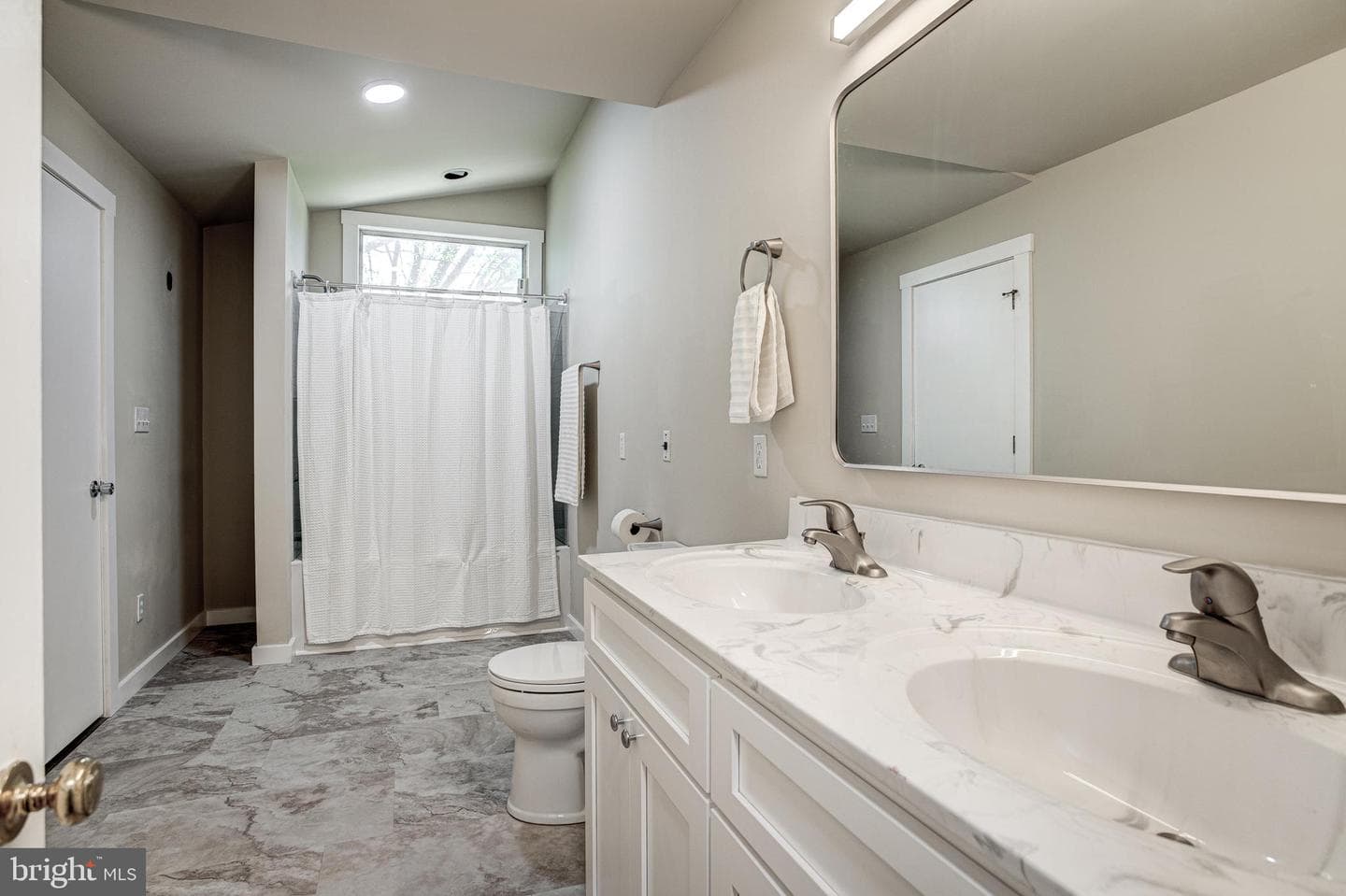 840 Outer Drive photo 30