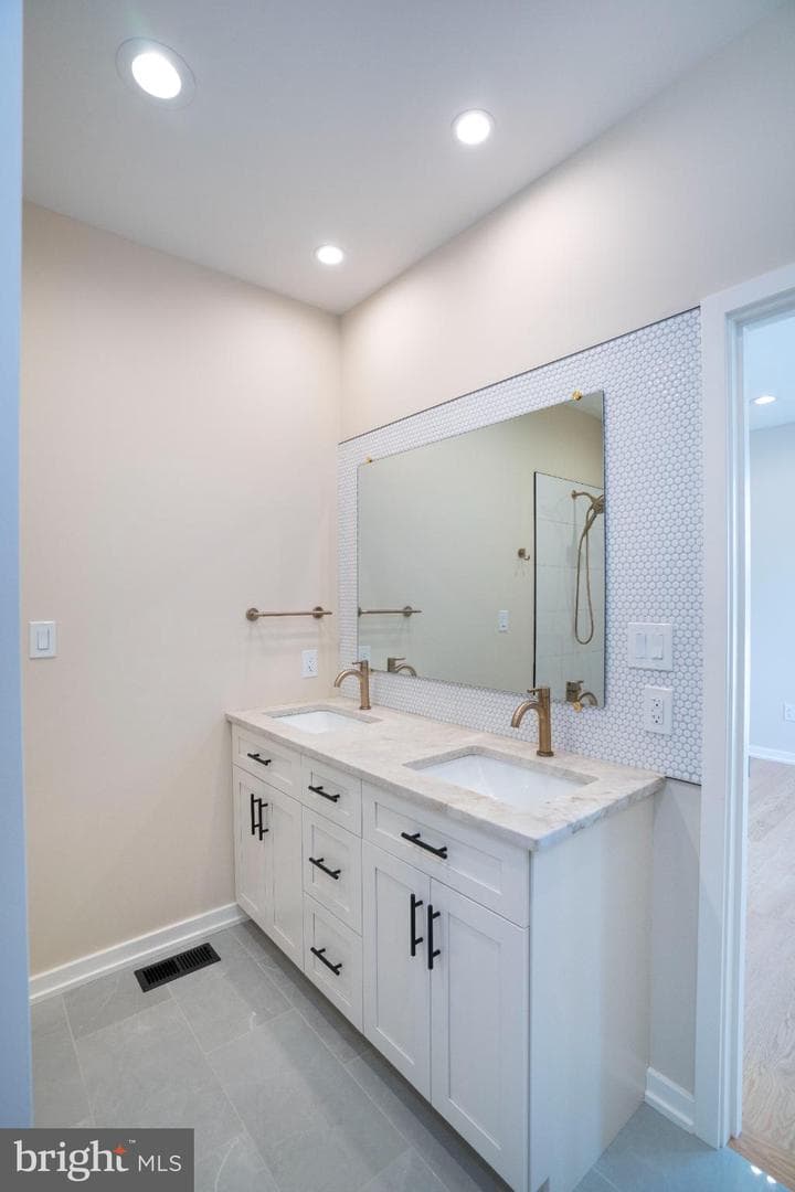390 Trout Road photo 44