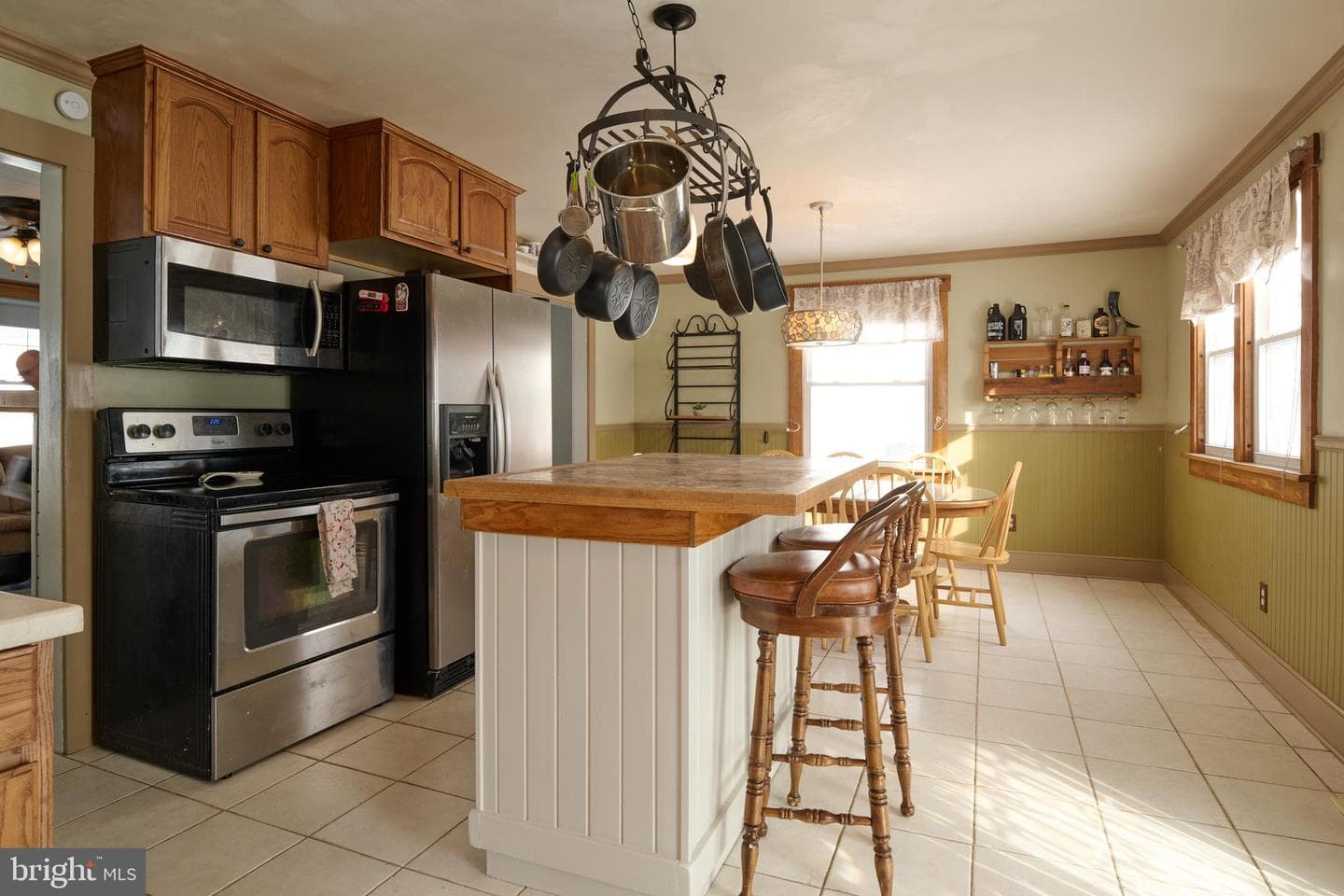 127 E Aaron Square photo 16