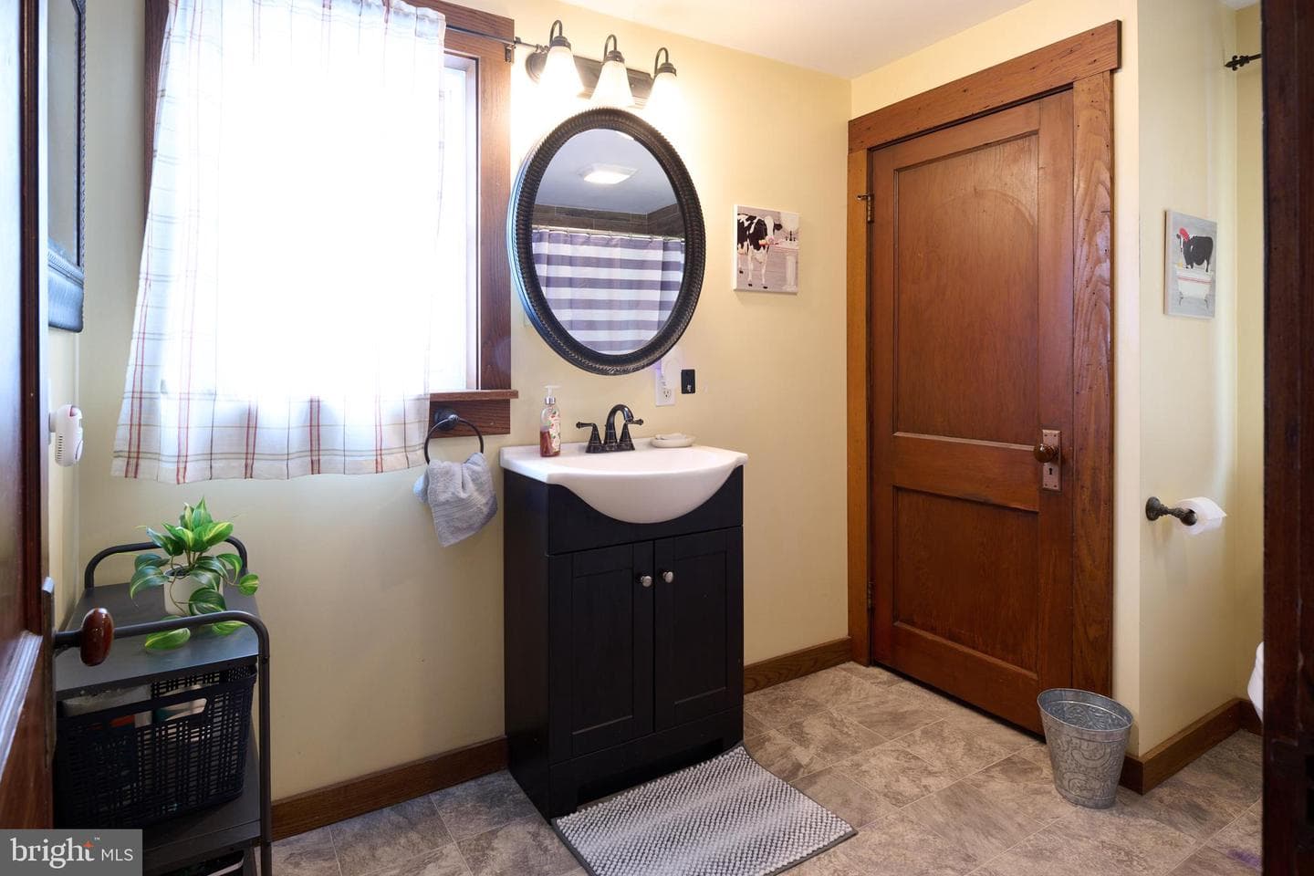 127 E Aaron Square photo 18