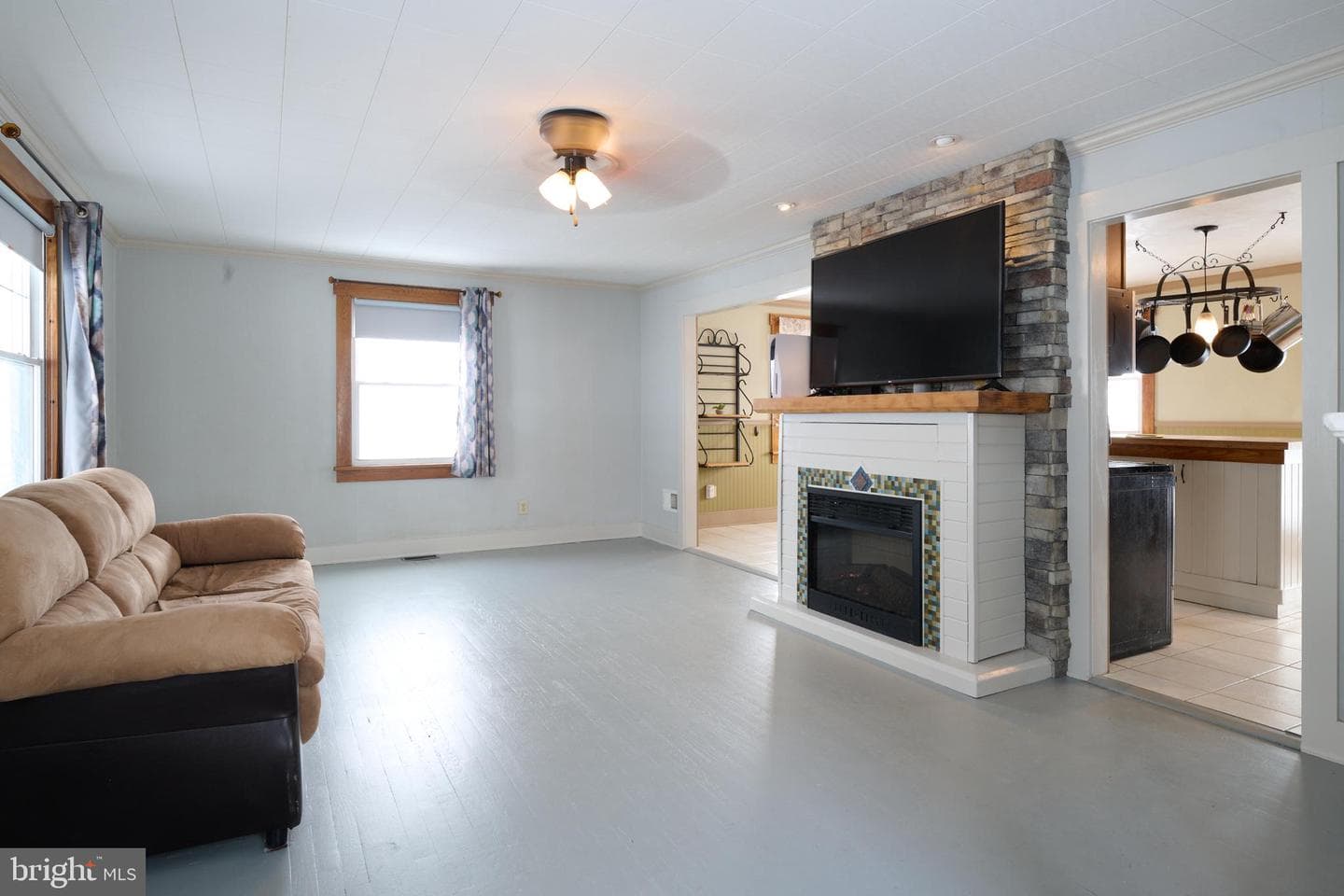 127 E Aaron Square photo 2