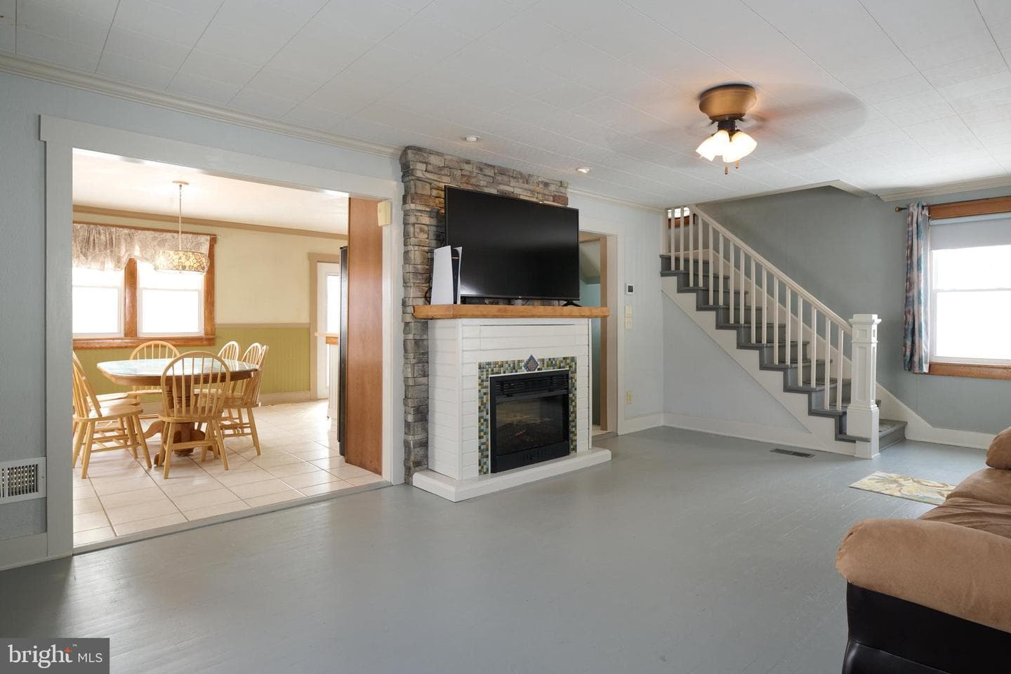 127 E Aaron Square photo 6