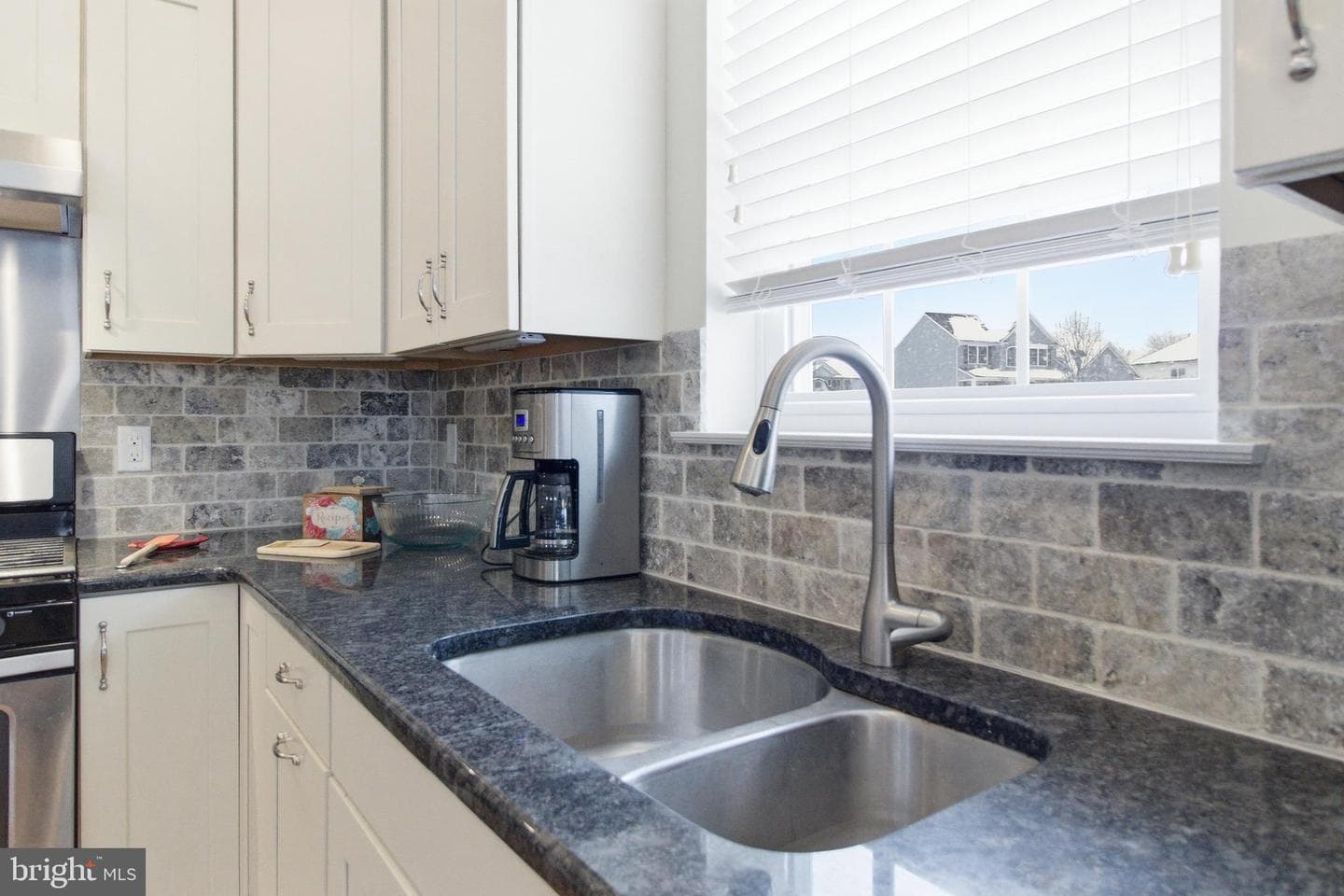 240 Aster Avenue photo 13