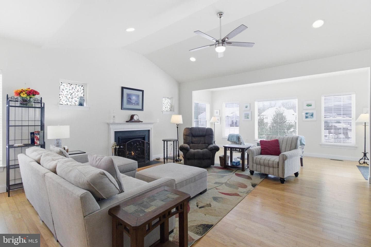 240 Aster Avenue photo 17