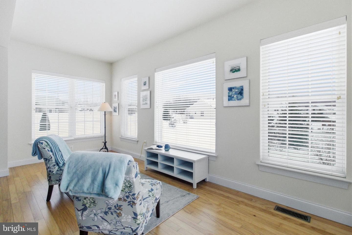 240 Aster Avenue photo 22