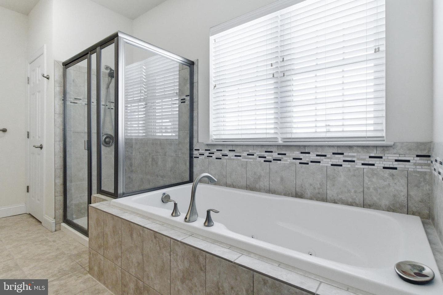 240 Aster Avenue photo 30