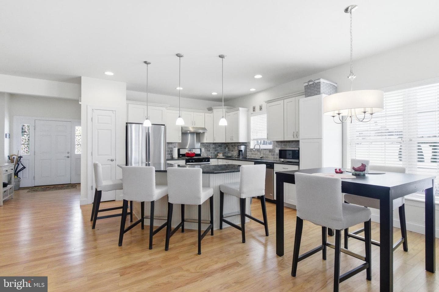 240 Aster Avenue photo 8