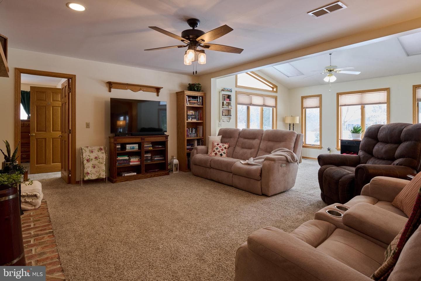 1736 Cambridge Drive photo 17