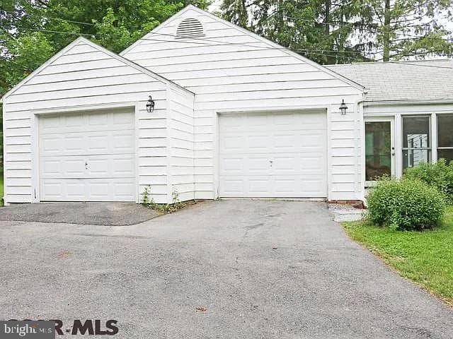 312 S Buckhout Street photo 57