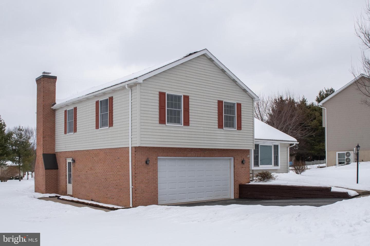 1469 Chaumont Avenue photo 41