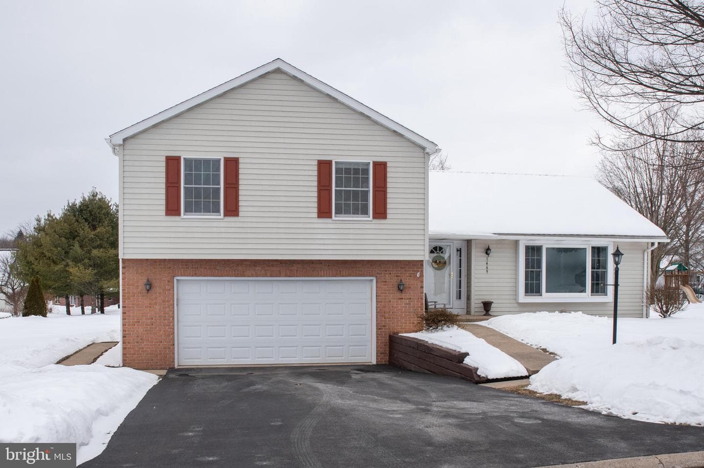1469 Chaumont Avenue photo 42