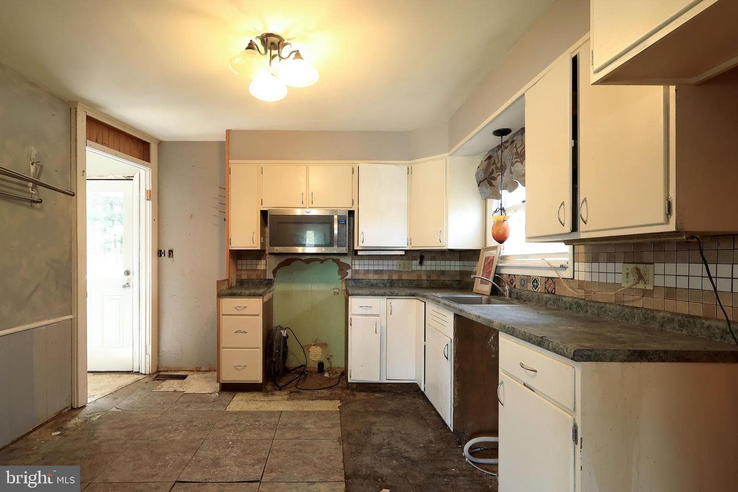 126 W South Hills Avenue photo 8
