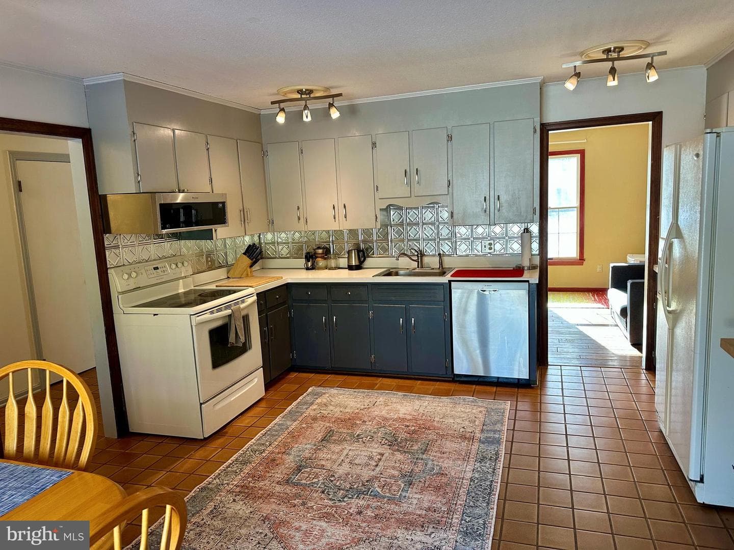 207 Canterbury Drive photo 4