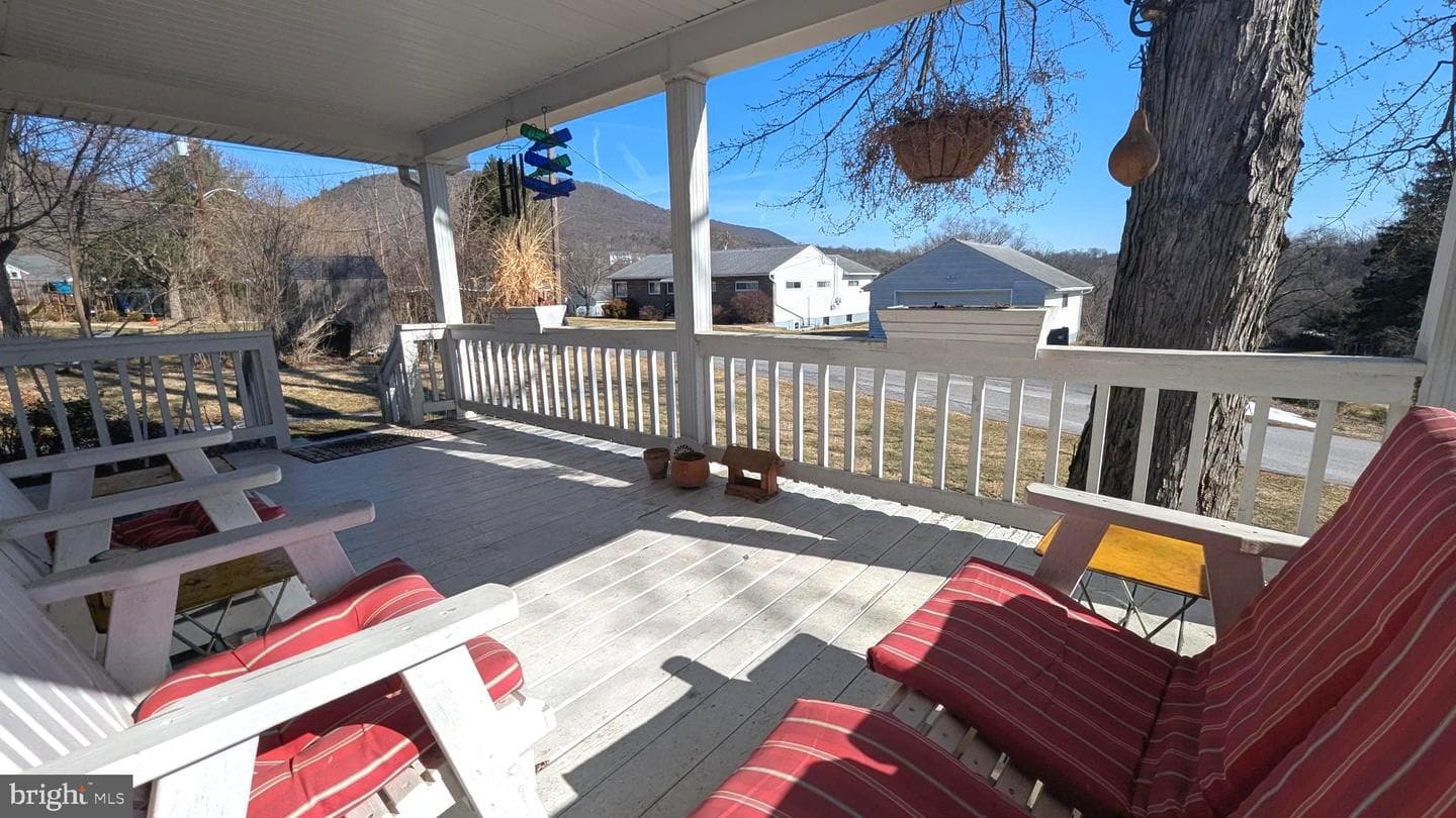 429 Simpson Street photo 4