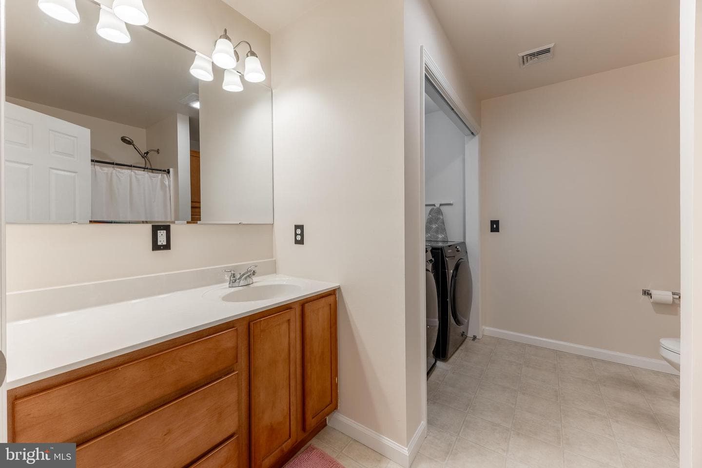 176 Jonathan Lane photo 18