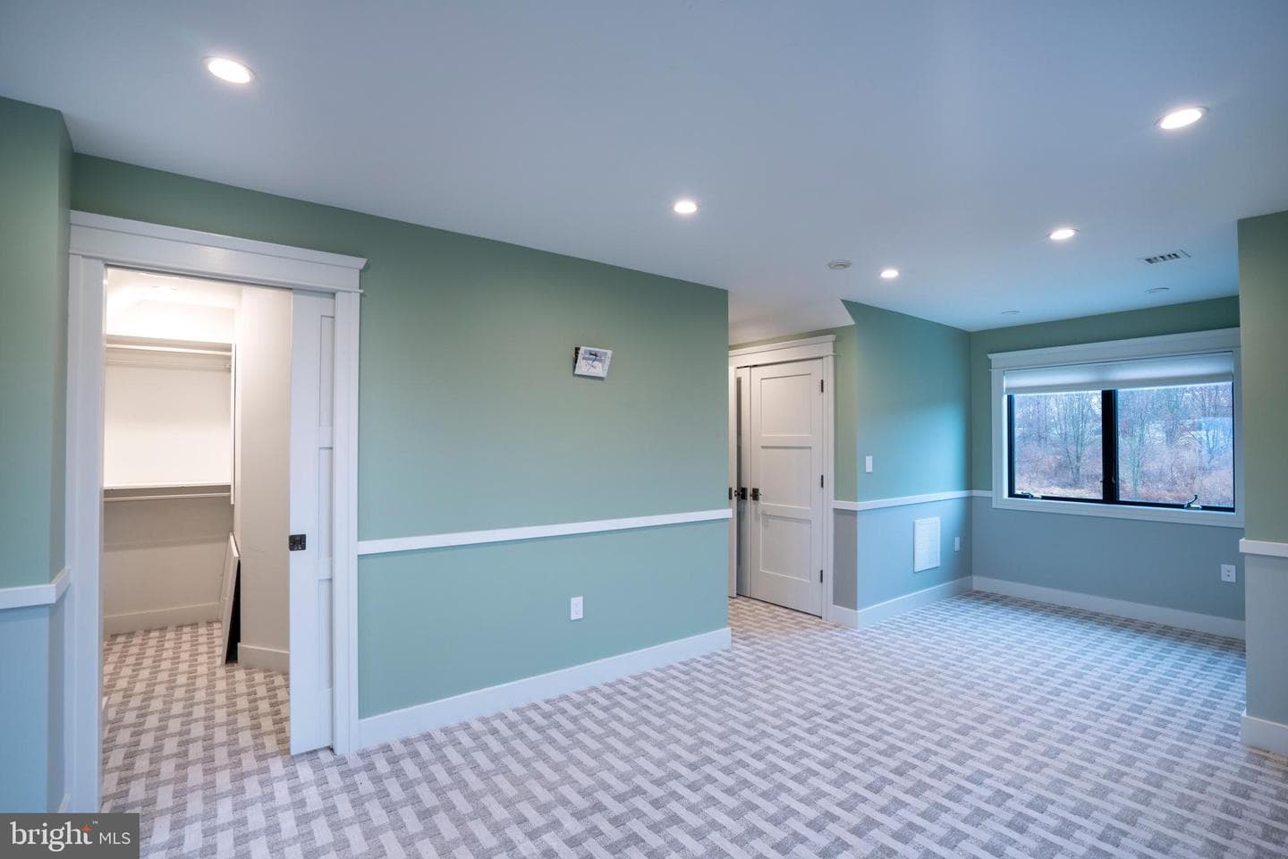373 W Crestview Avenue photo 47