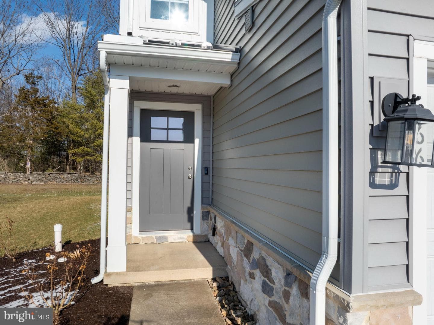 266 Isabella Circle photo 2