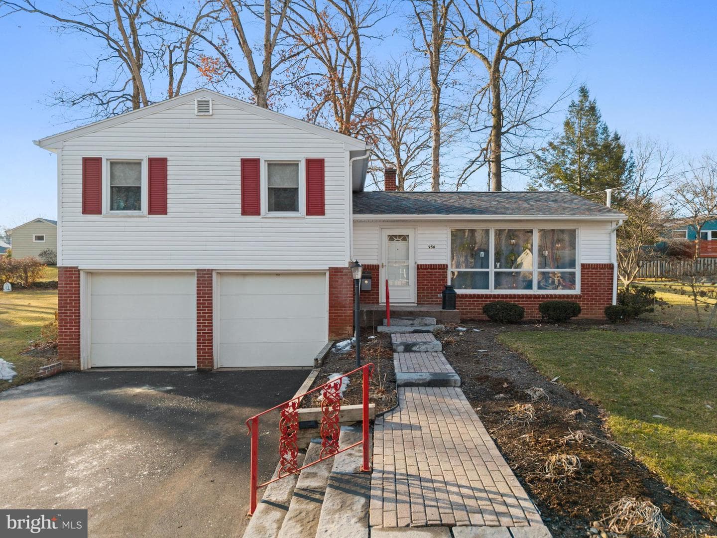 956 Shady Lane photo 2