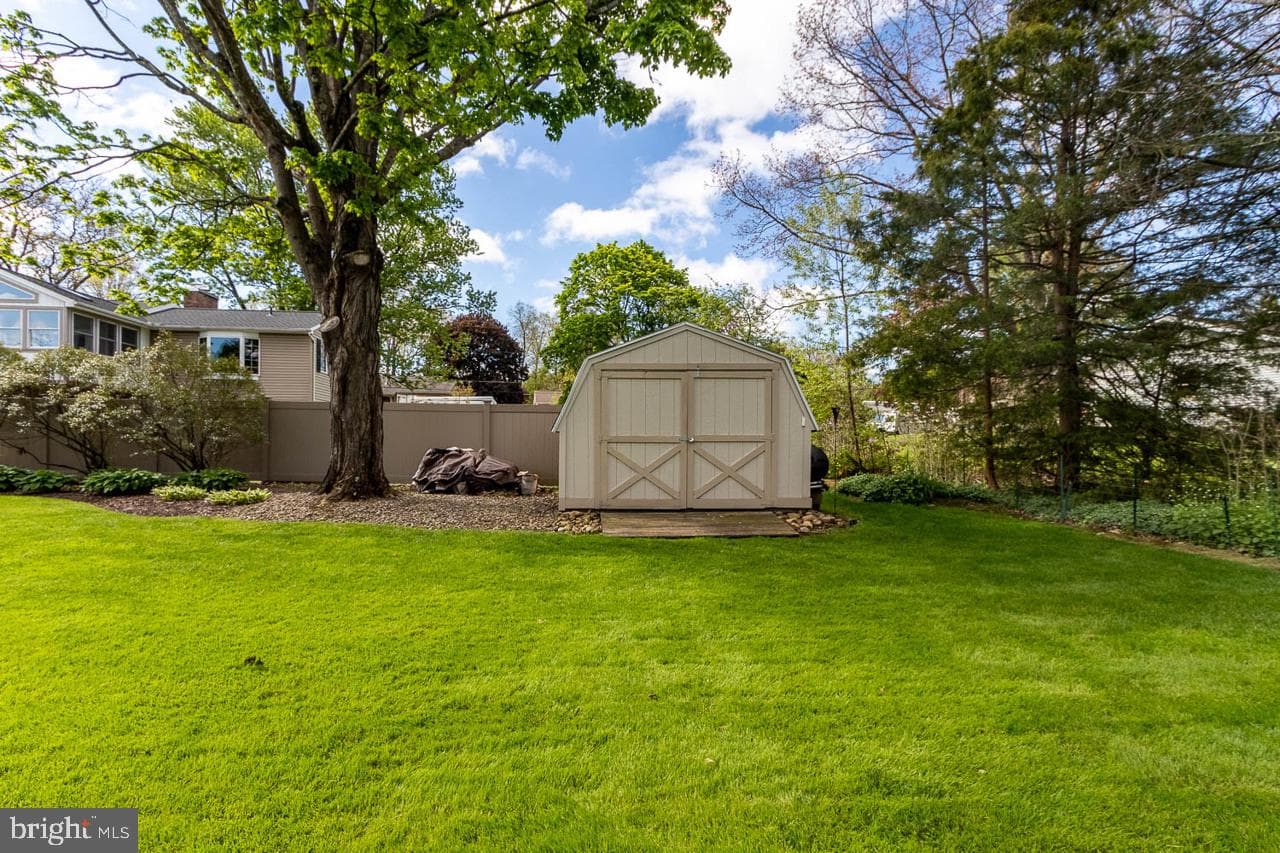 512 Montclair Lane photo 12