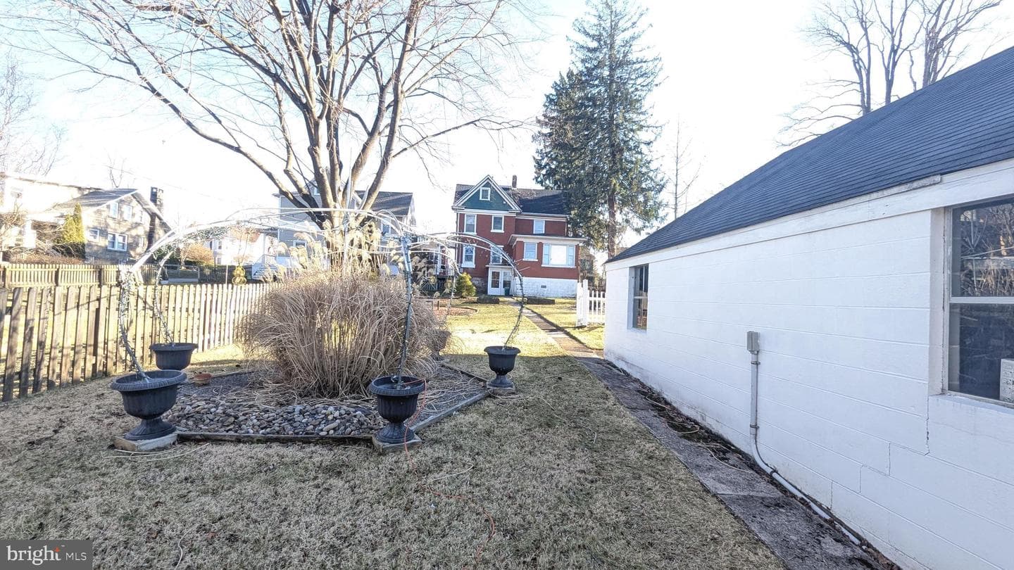 355 E Curtin Street photo 37
