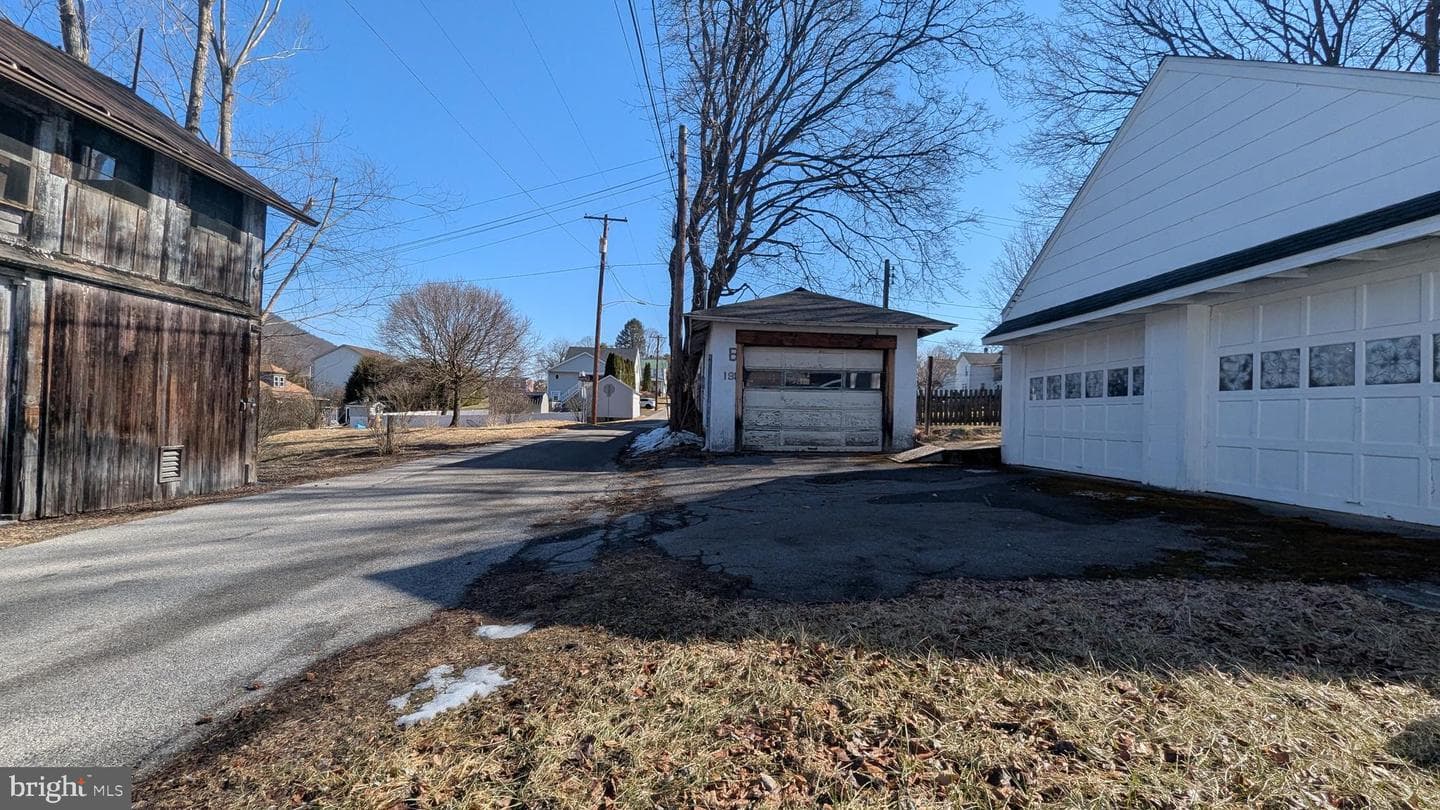 355 E Curtin Street photo 39