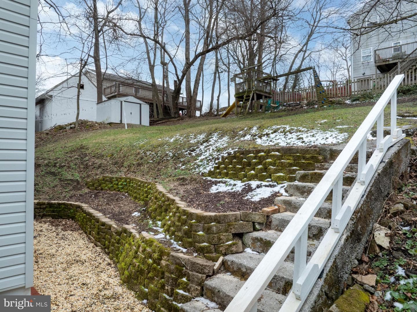 328 E Logan Street photo 10