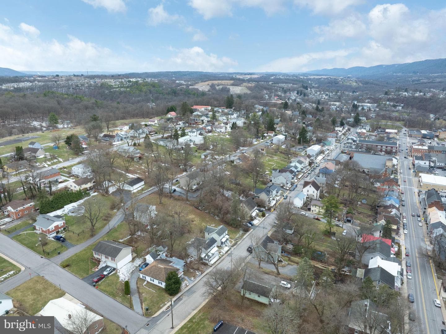 328 E Logan Street photo 16