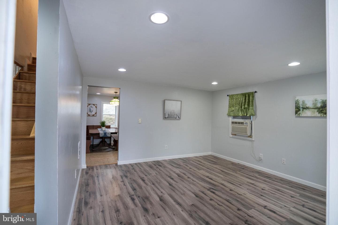 328 E Logan Street photo 22