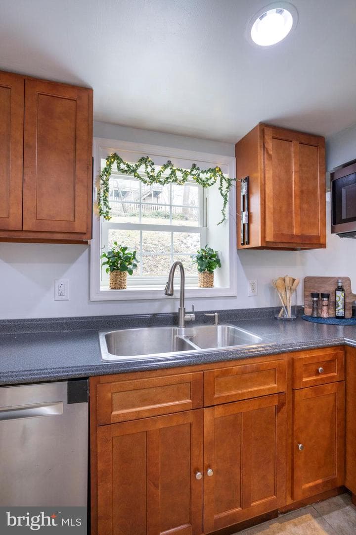328 E Logan Street photo 31