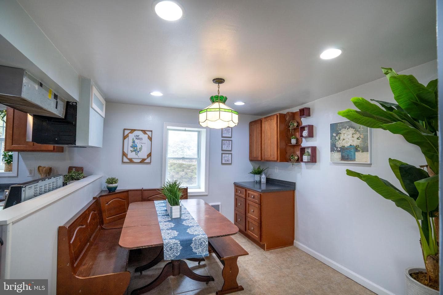 328 E Logan Street photo 33