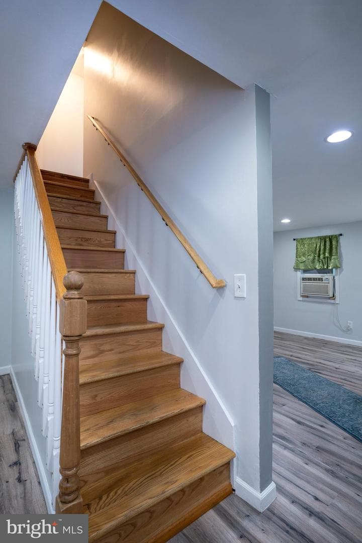 328 E Logan Street photo 39